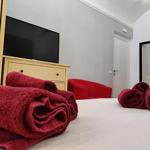 https://domus-vittoria-apartment-colosseo-termini.it-romehotels.com