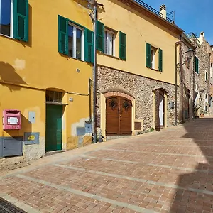 https://acasadigiuly.hotelitalianriviera.com